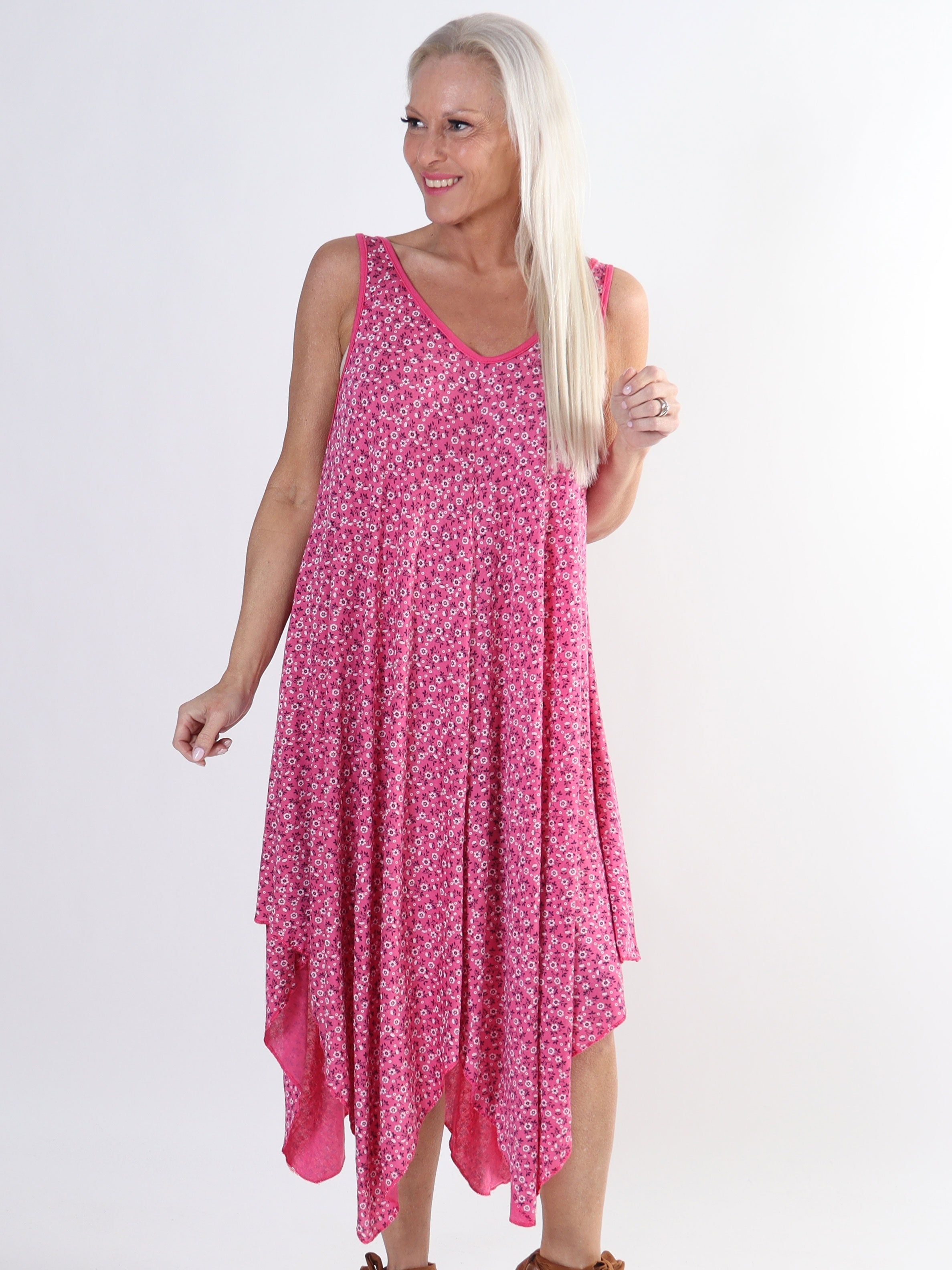 Veronica Small Flower - Klänning med blommönster och breda axelband i plusstorlek